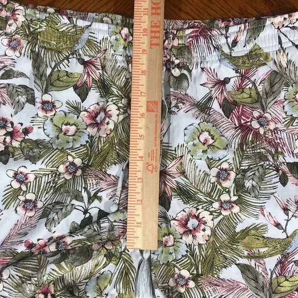 J Jill Floral Pull On Shorts Elastic Waist Size Medium Petite Island Beach Vaca - Picture 4 of 8